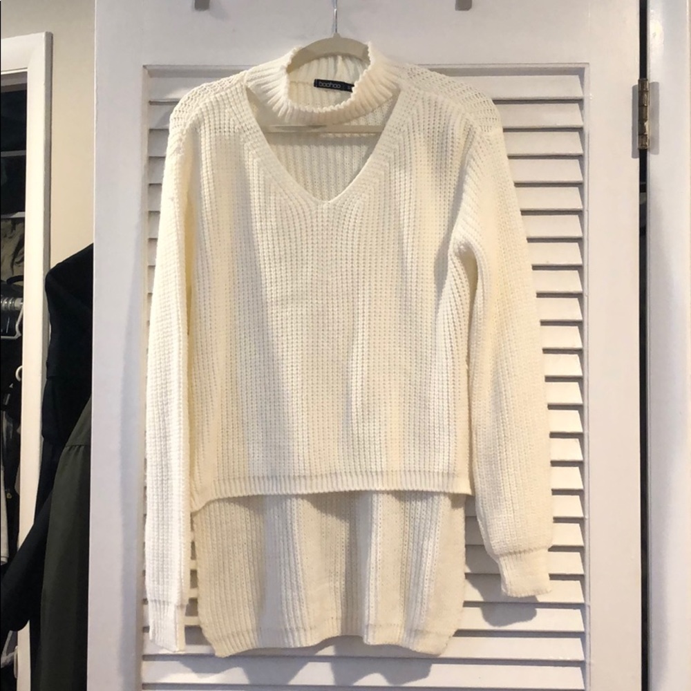 White key hole sweater